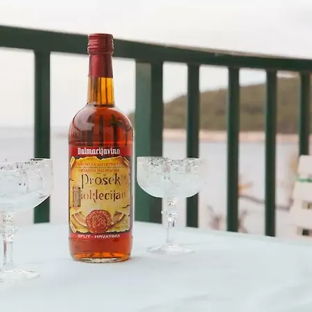 Hvar, 10m From The Sea Studio E *